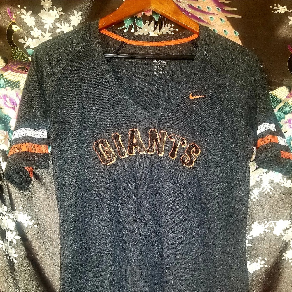 Distressed super comfy Nike Giants T-shirt